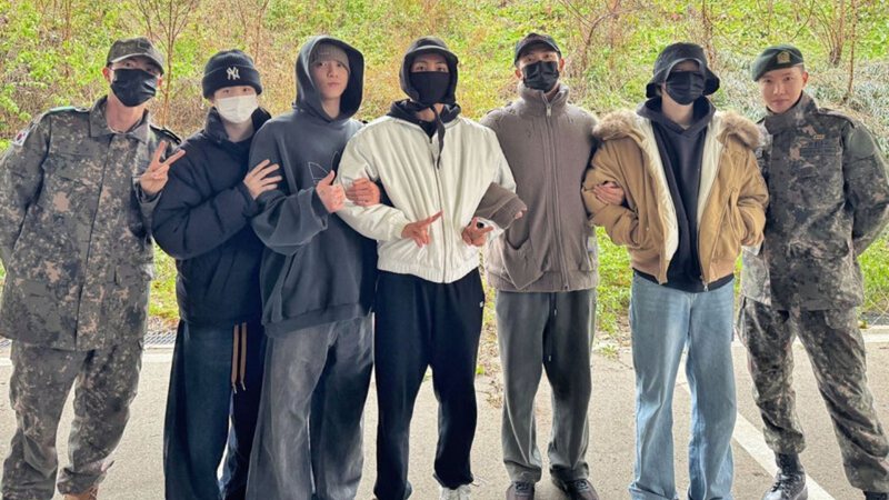 Integrantes do BTS no alistamento de RM e V. - Reprodução/X/BTS_twt