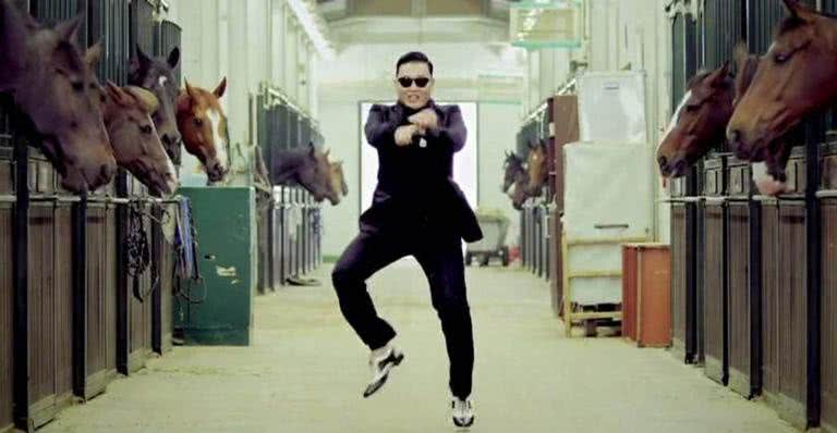 PSY durante o clipe da música 'Gangnam Style' - Divulgação/Youtube/PSY