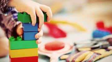 Imagem ilustrativa de uma criança brincando - Pixabay